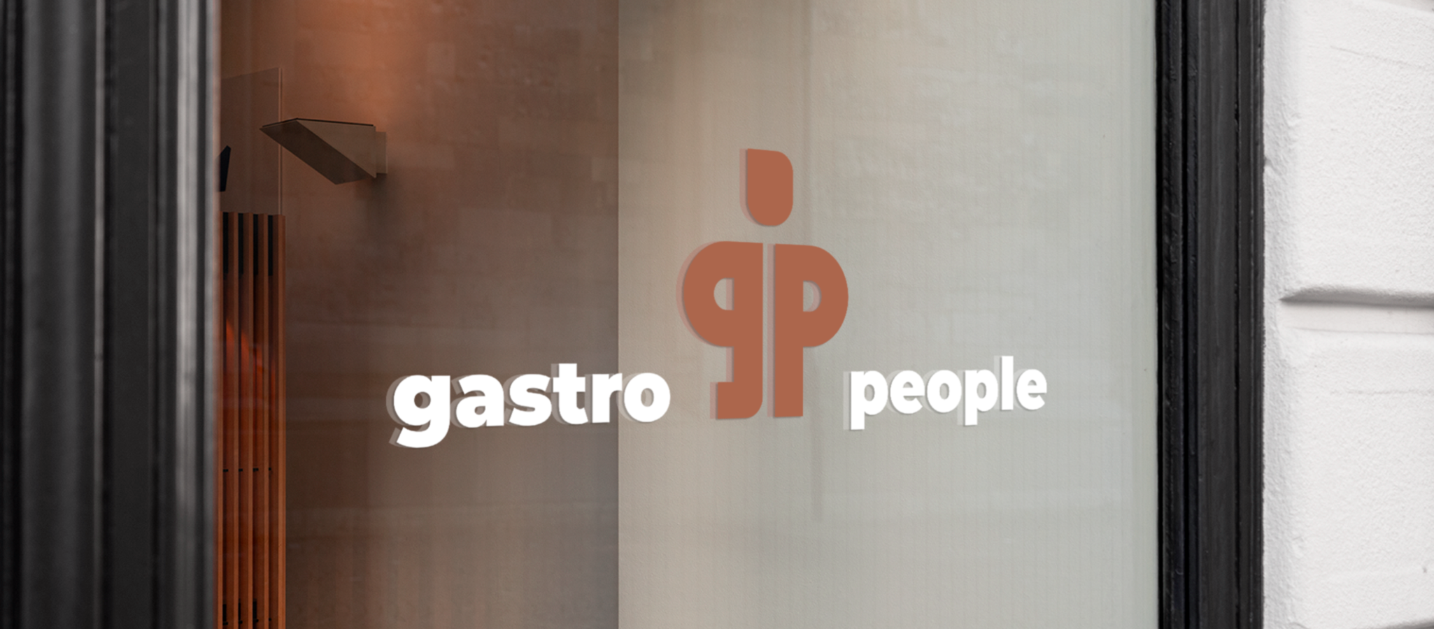Логотип Gastro People на стекле